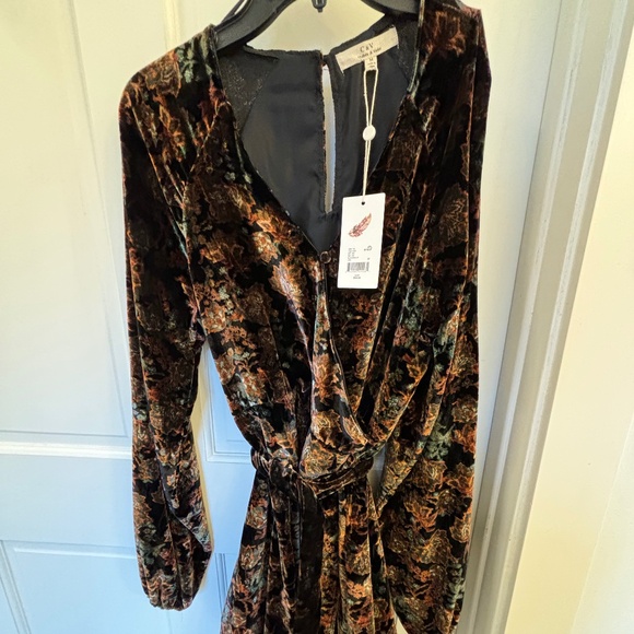 NWT Chelsea & Violet Velvet Floral Print Mini Wrap Dress Medium - Picture 3 of 7